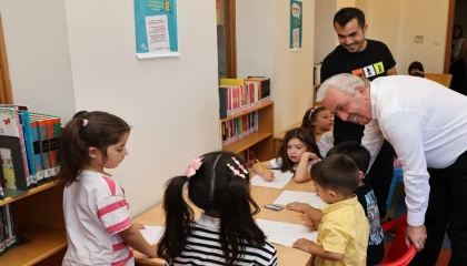 Başkan Özdemir, çocuklar ve ebeveynleri ile kütüphanede buluştu