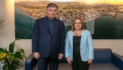 Başkan Tugay Güzelbahçe’de esnaf ve vatandaşlarla buluştu