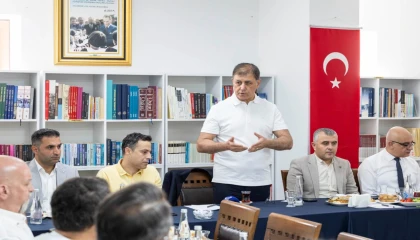 Başkan Tugay mesaisine Kemeraltı esnafıyla başladı... ”Tek derdimiz işimizi iyi yapmak”