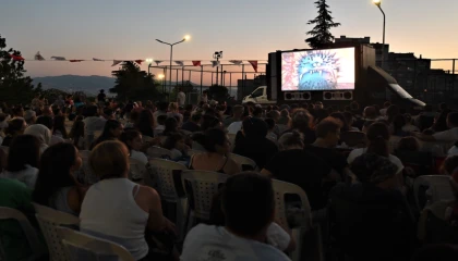 Bornova’da açık hava sinemasına büyük ilgi
