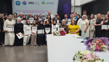 Bursa’da geleceğin moda tasarımcıları sertifikalandı