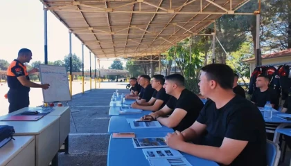 Bursa’da Jandarma personeline ileri motosiklet sürüş eğitimi tamamlandı