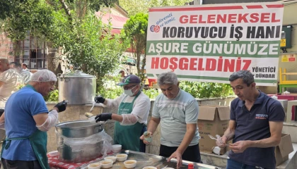 Bursa’da tarihi Koruyucu İşhanı’nda dev aşure buluşması