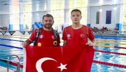 Denizli Büyükşehir Belediyesporlu yüzücüler altın madalyaları topladı