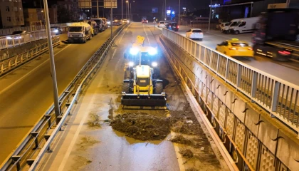 Eskihisar Feribot Yolu Alt Geçidi’nde gece mesaisi