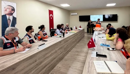 İstanbul Maltepe’de gönüllülere afet eğitimi