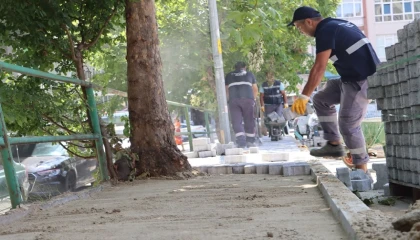 İstanbul Maltepe’de kaldırım düzenleme çalışmaları sürüyor