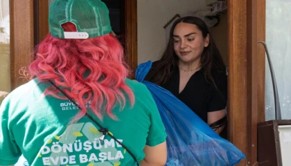 İzmir’de geri dönüşüm kapıya geldi