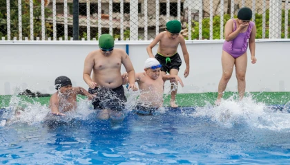 İzmir’de portatif havuz çocuklara neşe kattı