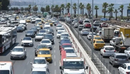 İzmir’de trafik artıyor