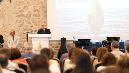 İzmir’deki uluslararası eleştirel eğitim zirvesi başladı
