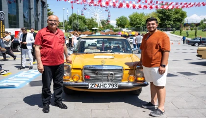 Kayısı Festivali’nde klasik Mercedes buluşması