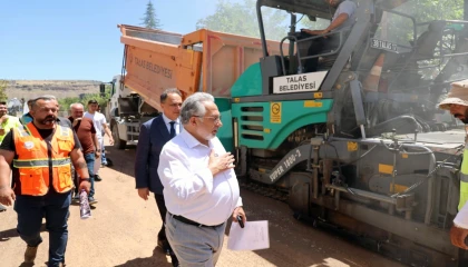 Kayseri Talas’ta asfalt yılı hız kesmiyor