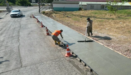 Kocaeli İzmit’te Gündoğdu Mahallesi’ne yeni beton kaldırım