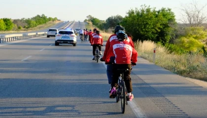 Konya’dan 7’si görme engelli 20 kişi Ankara’ya pedal çevirdi