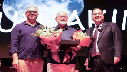 Manisa’da 27. Adala Hermos Festivali’nde Onur Akın rüzgârı