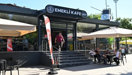 Manisa’da Emekli Kafe kısa sürede gözde mekan oldu