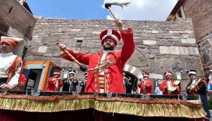 Mehteran Coşkusu yaz boyunca Ankara Kalesi ve Ulus Meydanı’nda