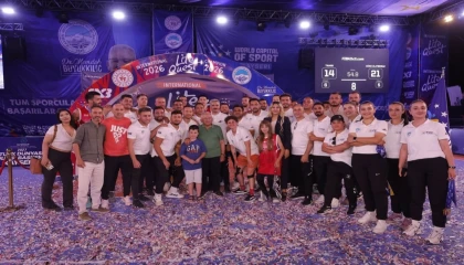 Memduh Büyükkılıç’tan FIBA 3x3 Lite Quest şampiyonuna kupa