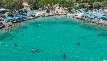 Mersin plajları tatilcilerin gözdesi oldu