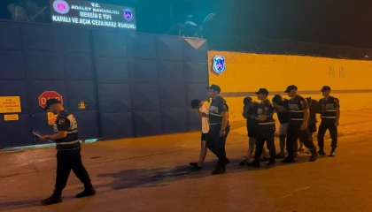 Mersin’de polise mukavemete 4 tutuklama