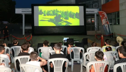 Osmangazi Belediyesi çocuklara yazlık sinema keyfi yaşatıyor