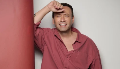 Özgür Aras’la yeni kitabı, aşkı, ilişkileri, çok yönlü kariyerini konuştuk... ”Bu, ayrılıktan sonra kendini kaybetmemek için yazılmış bir kitap”