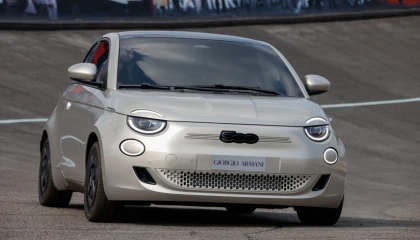Sınırlı sayıda Fiat 500e Giorgio Armani Collector’s Edition yeniden Türkiye’de