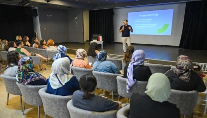 Uzman isimler Bornova’da çocuk eğitimini anlattı