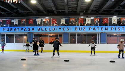 Yaz aylarında serinleten adresi: Dağyakası Buz Pisti